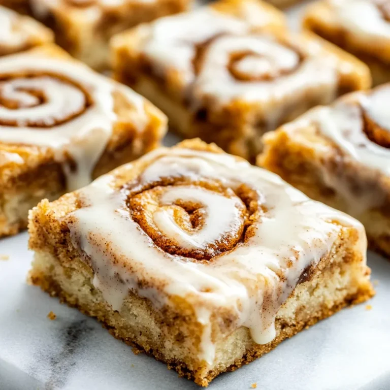 Cinnamon Roll Blondie Bars: A Delicious Twist on a Classic